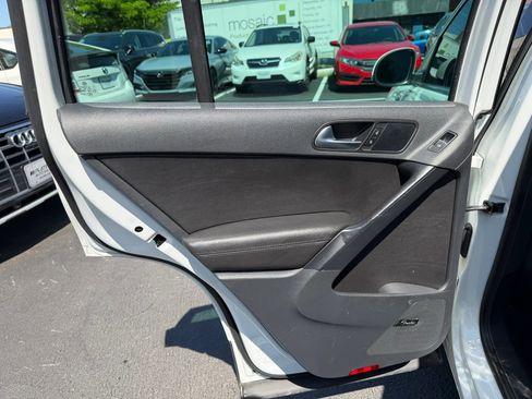 Used 2015 Volkswagen Tiguan SEL image 15