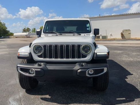 Used 2025 Jeep Wrangler Unlimited Sahara w/ Safety Group AWD/4WD image 10