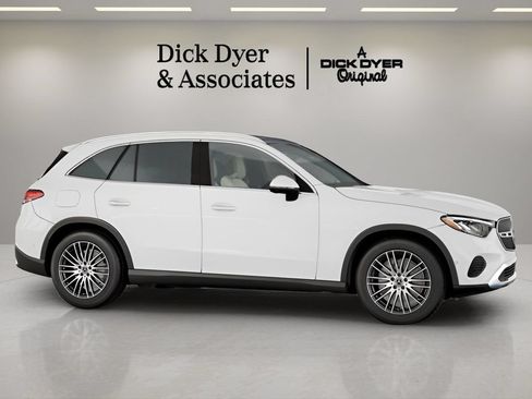 Used 2026 Mercedes-Benz GLC 300 image 3