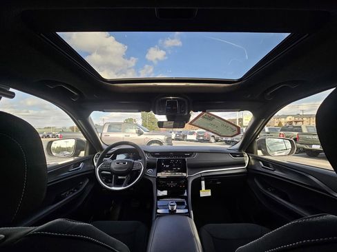 New 2025 Jeep Grand Cherokee Laredo X image 26