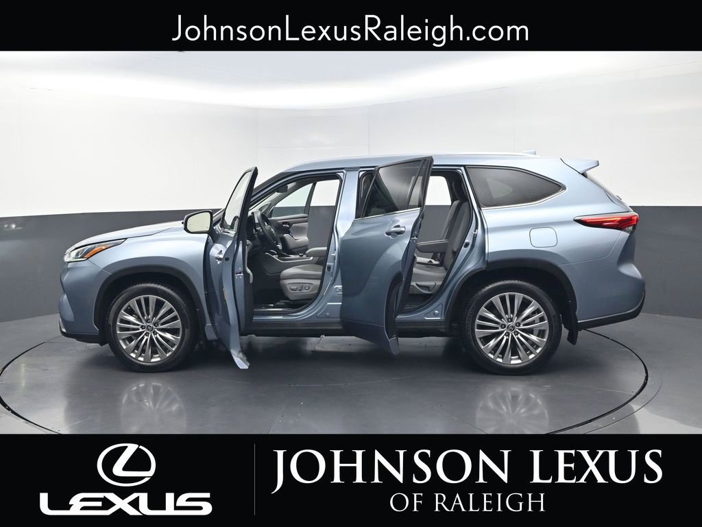 Used 2021 Toyota Highlander Platinum AWD/4WD image 36