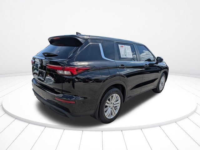 Used 2024 Mitsubishi Outlander ES FWD image 4