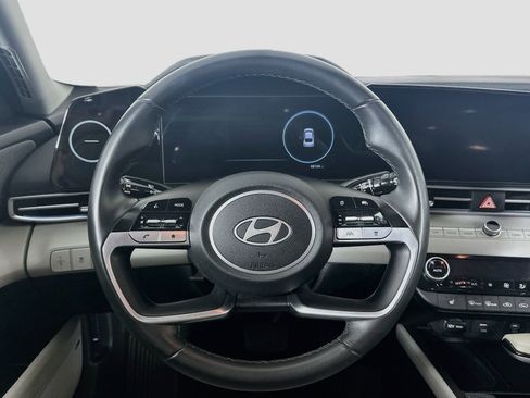 Used 2025 Hyundai Elantra Limited FWD image 18