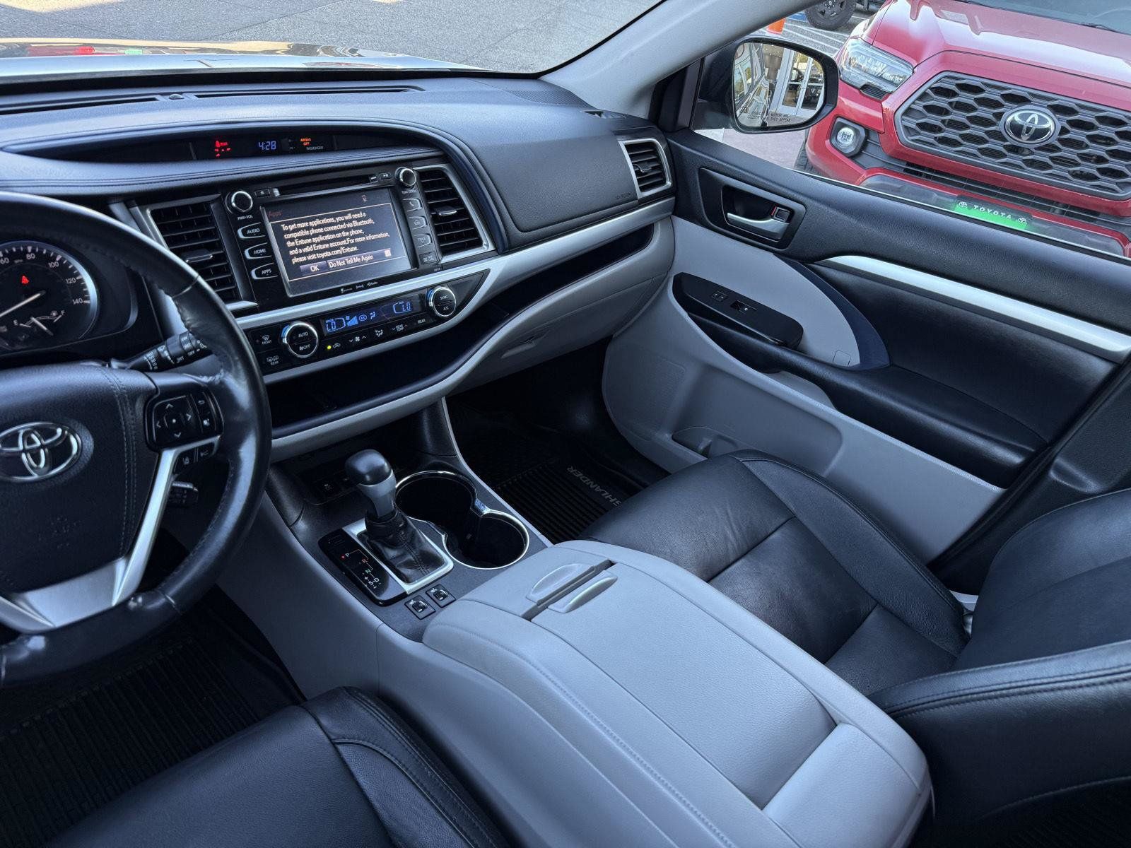 Used 2018 Toyota Highlander XLE AWD/4WD image 18