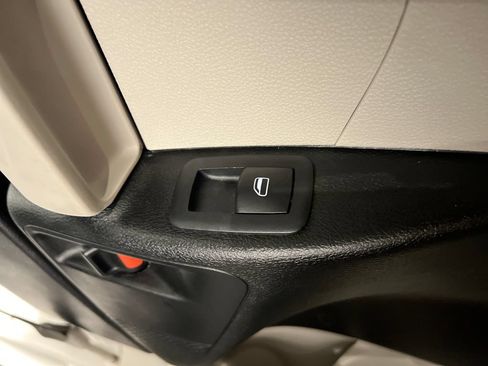 Used 2024 Chrysler Pacifica Touring-L FWD image 36