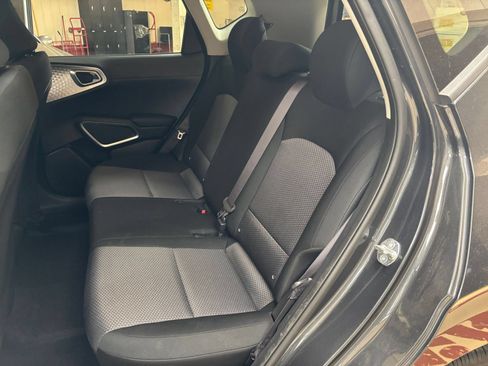 Used 2025 Kia Soul LX w/ LX Technology Package FWD image 31