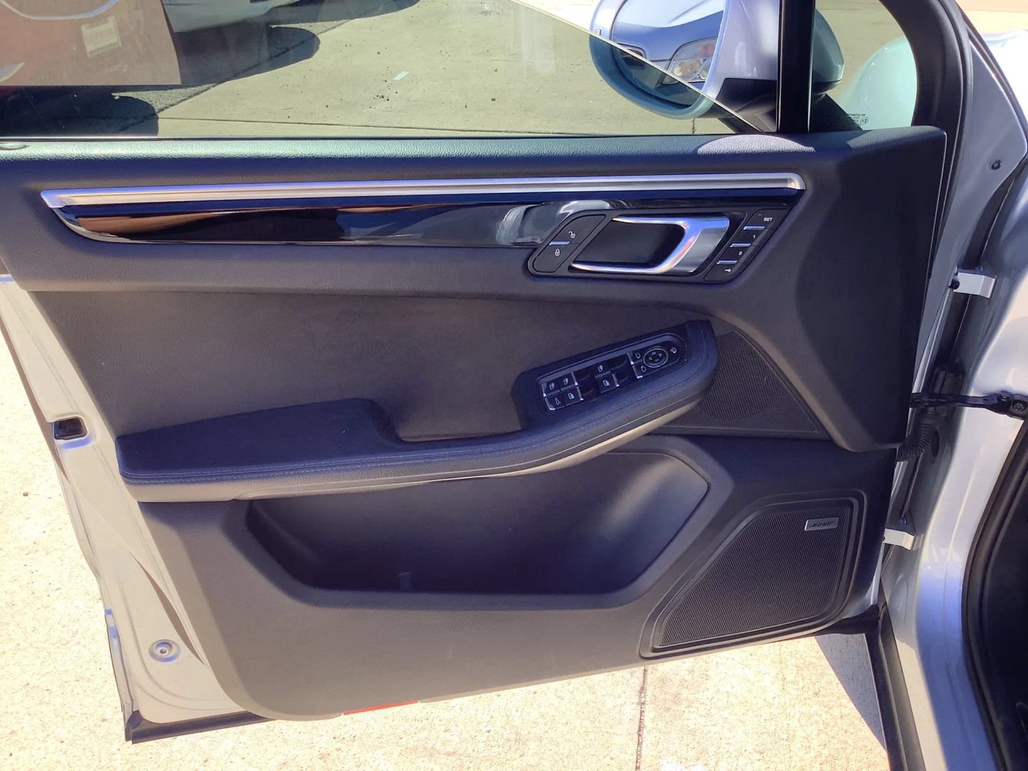 Used 2018 Porsche Macan Sport Edition AWD/4WD image 24