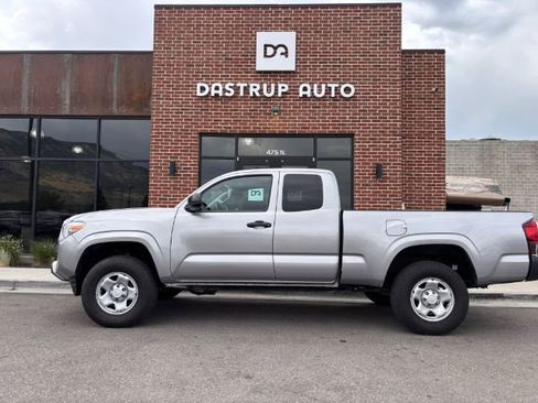 Used 2020 Toyota Tacoma SR image 3