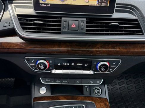 Used 2018 Audi Q5 2.0T Premium Plus w/ Premium Plus Package AWD/4WD image 19