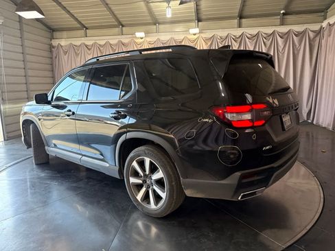 Used 2024 Honda Pilot Touring image 6