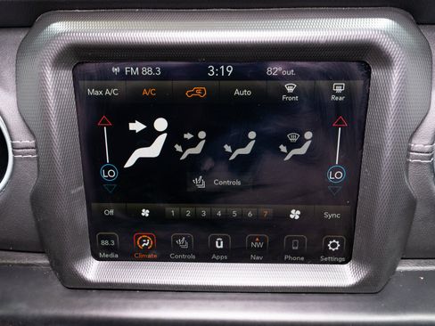 Used 2022 Jeep Wrangler Unlimited Sahara w/ Cold Weather Group AWD/4WD image 18