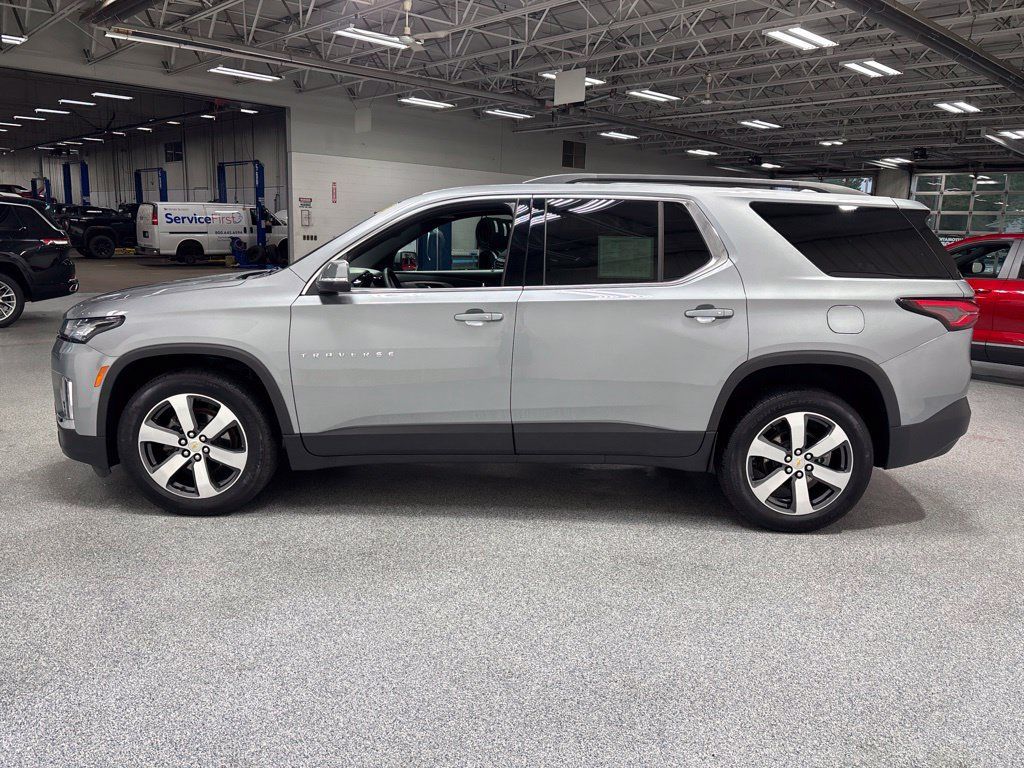 Used 2023 Chevrolet Traverse LT w/ LT Premium Package AWD/4WD image 4