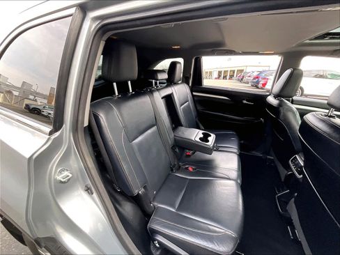 Used 2015 Toyota Highlander XLE image 29