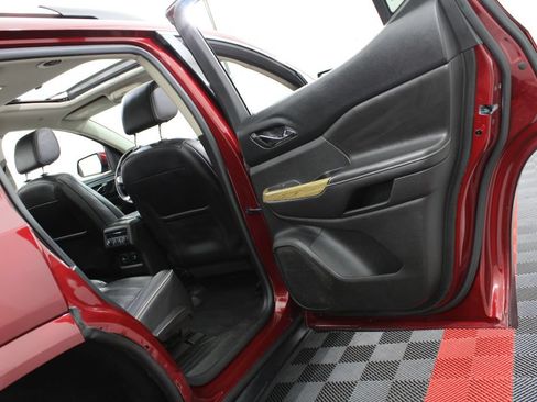 Used 2017 GMC Acadia Denali w/ Technology Package AWD/4WD image 24