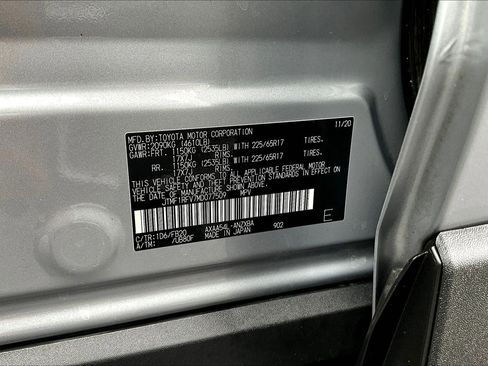 Used 2021 Toyota RAV4 LE image 19