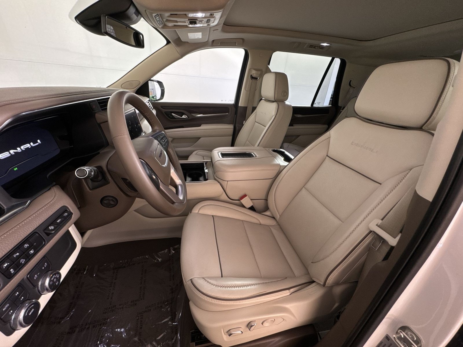 Used 2023 GMC Yukon Denali AWD/4WD image 13