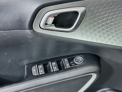 Used 2025 Kia Soul LX w/ LX Technology Package image 15