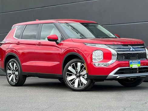 New 2026 Mitsubishi Outlander SE FWD image 3