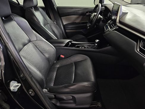 Used 2020 Toyota C-HR Limited FWD image 28