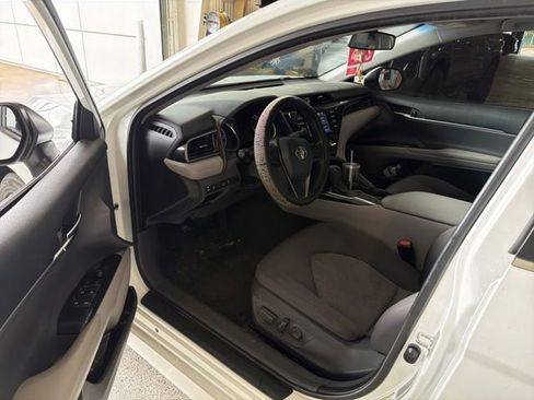 Used 2020 Toyota Camry LE FWD image 5
