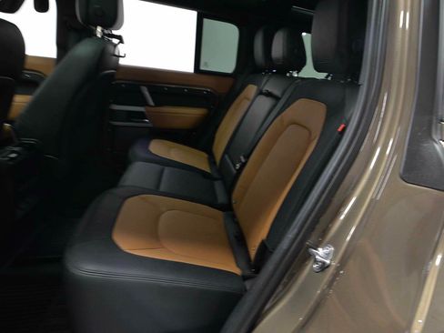 Used 2024 Land Rover Defender 110 X-Dynamic SE AWD/4WD image 11