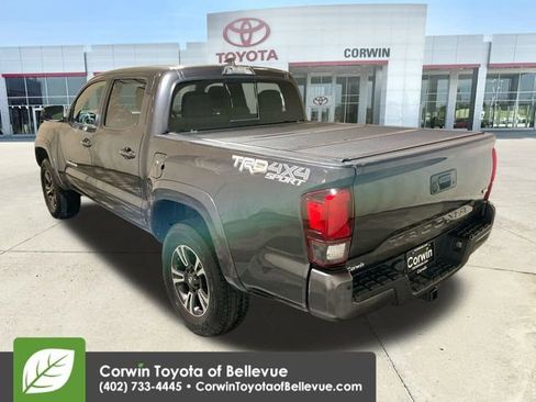 Used 2018 Toyota Tacoma TRD Sport image 6