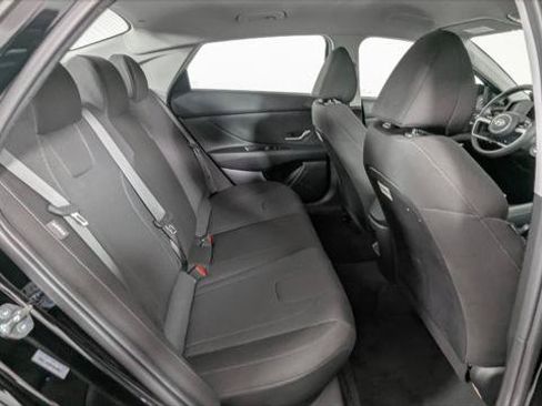 Used 2025 Hyundai Elantra SE FWD image 21