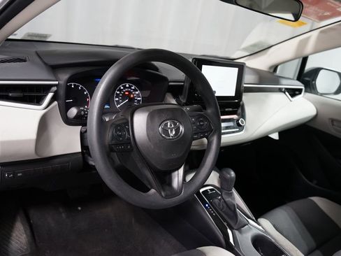 Used 2025 Toyota Corolla LE image 7