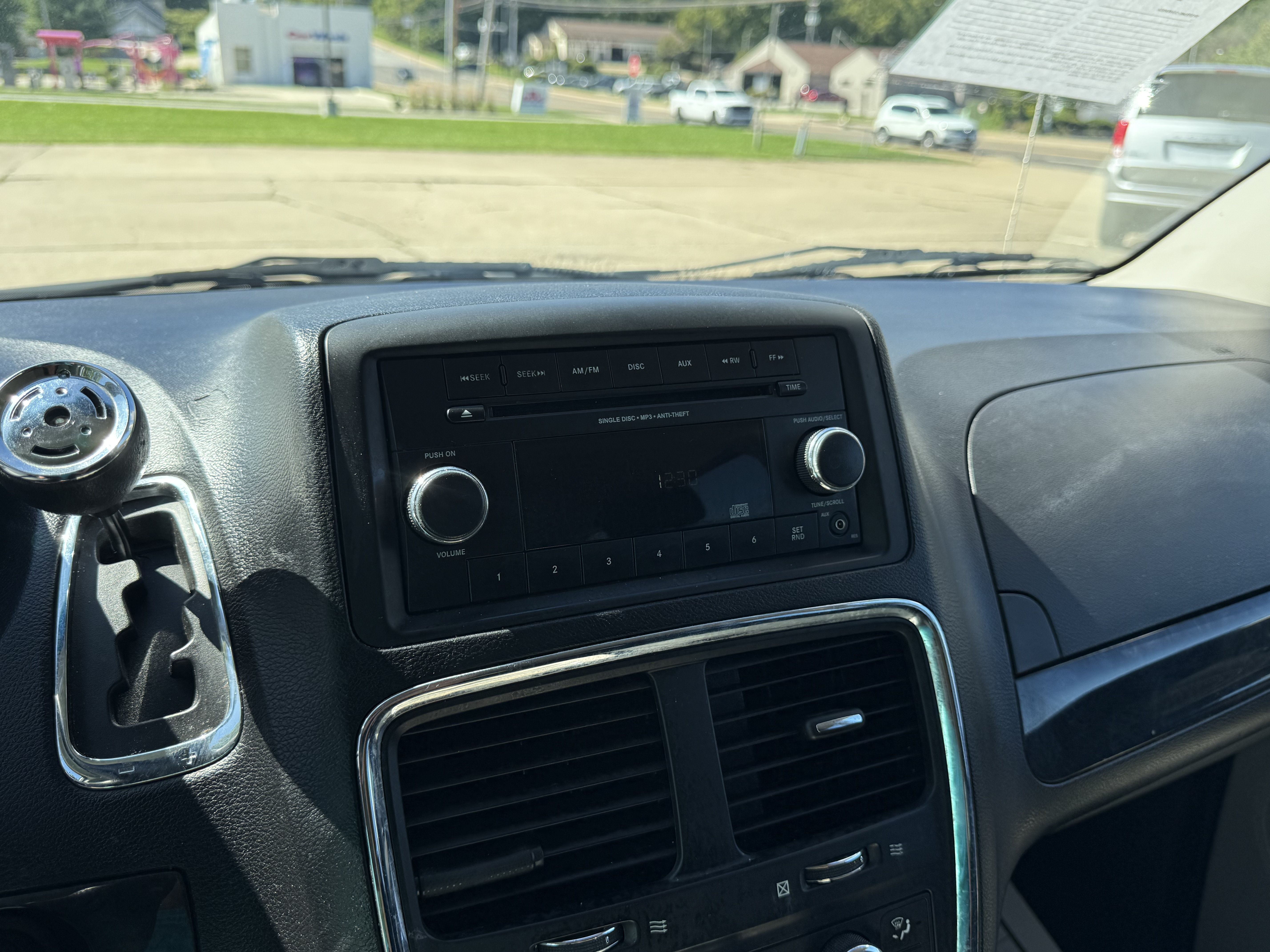 Used 2012 Dodge Grand Caravan SXT FWD image 21