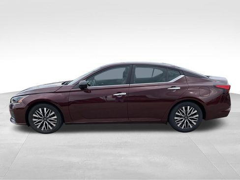 Used 2024 Nissan Altima 2.5 SV FWD image 21