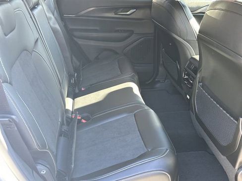 New 2025 Jeep Grand Cherokee Laredo image 15