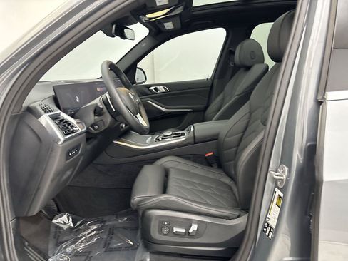 Used 2024 BMW X5 xDrive40i w/ Parking Assistance Package AWD/4WD image 25