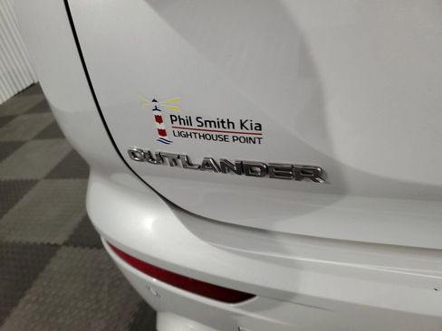 Used 2023 Mitsubishi Outlander SE AWD/4WD image 8