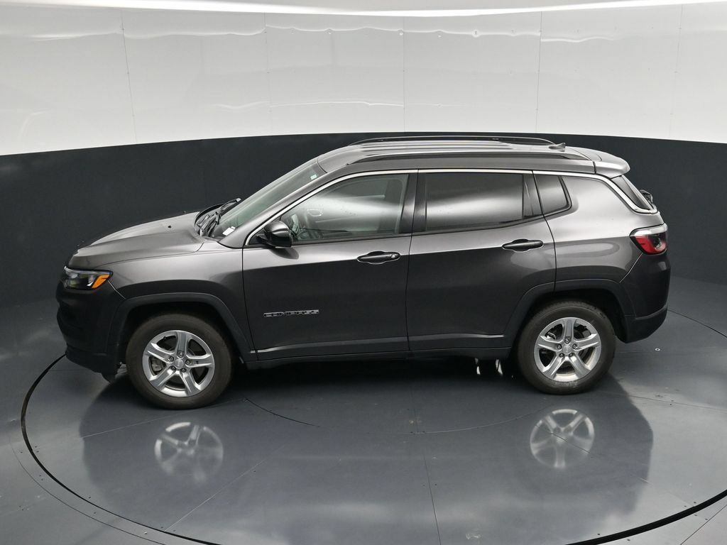Used 2024 Jeep Compass Latitude AWD/4WD image 49