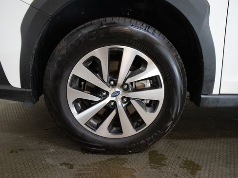 Used 2025 Subaru Outback Premium w/ Popular Package #1A AWD/4WD image 9