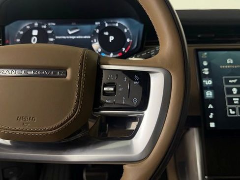 Used 2025 Land Rover Range Rover SE image 39