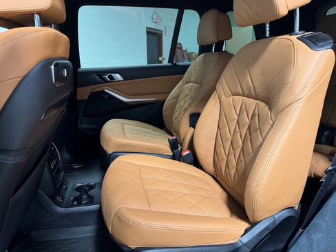 Used 2024 BMW X7 xDrive40i w/ M Sport Package AWD/4WD image 26