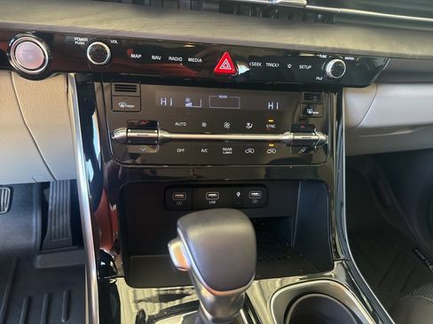 Used 2024 Kia Carnival SX image 12