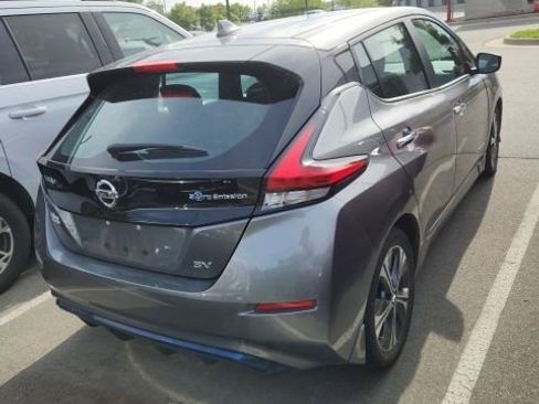 Used 2019 Nissan Leaf SV w/ SV Technology Package FWD image 3