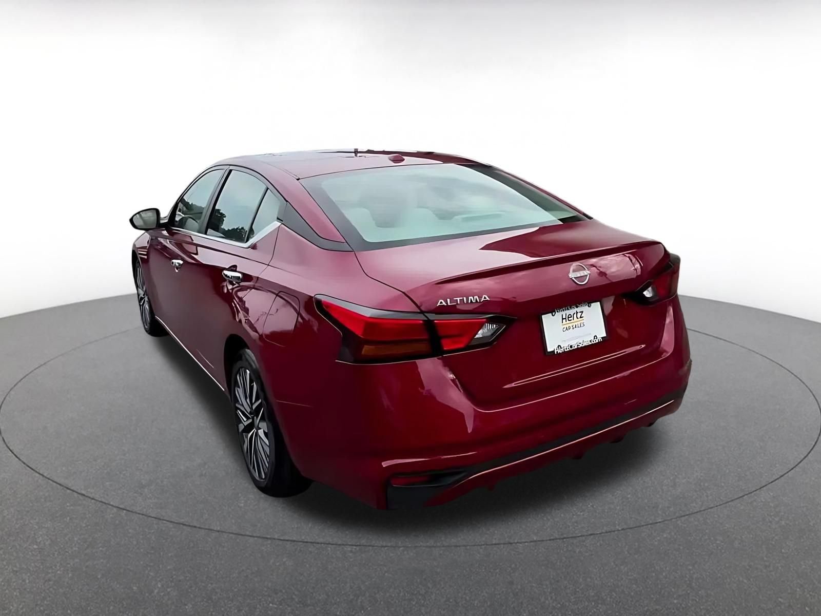 Used 2025 Nissan Altima 2.5 SV FWD image 10