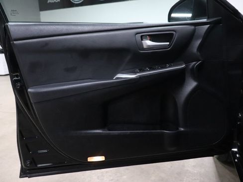 Used 2015 Toyota Camry SE image 9