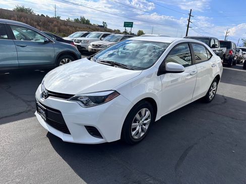 Used 2015 Toyota Corolla LE FWD image 2