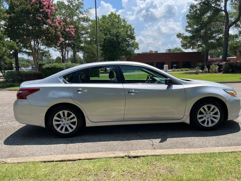 Used 2018 Nissan Altima 2.5 S w/ S Convenience Package FWD image 6