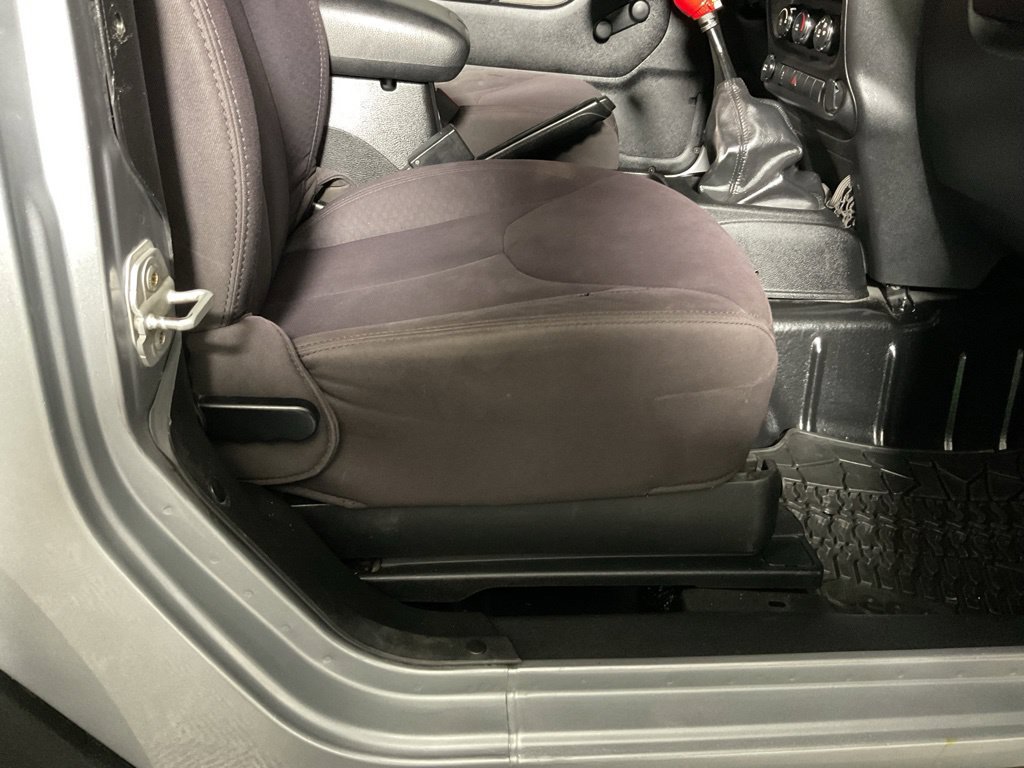 Used 2013 Jeep Wrangler Sport w/ Connectivity Group AWD/4WD image 28