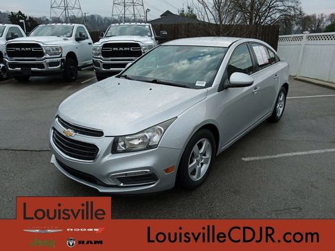 Used 2016 Chevrolet Cruze LT w/ Technology Package FWD image 11