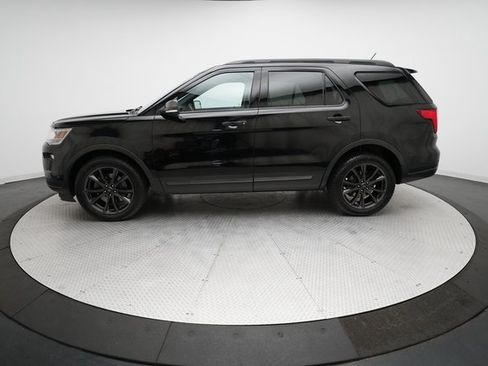 Used 2018 Ford Explorer XLT w/ Equipment Group 202A image 26