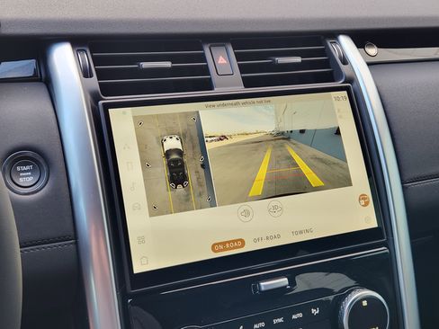 New 2025 Land Rover Discovery S image 17