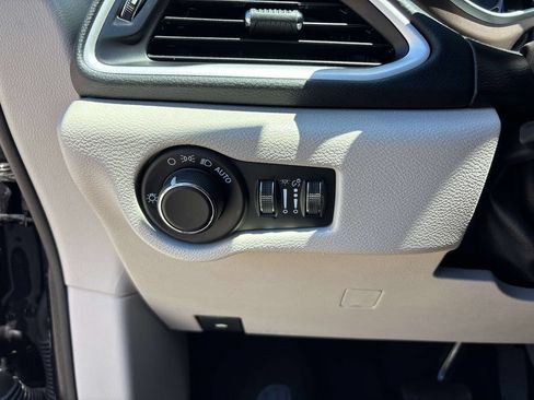 Used 2024 Chrysler Voyager LX FWD image 24