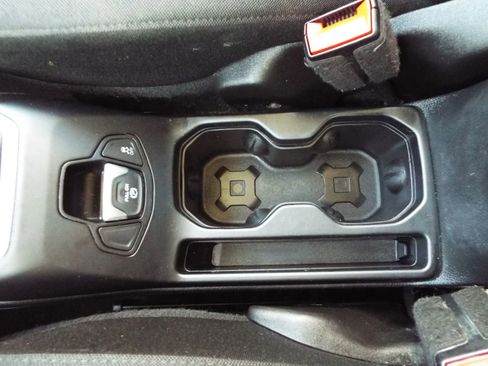 Used 2018 Jeep Renegade Latitude image 28