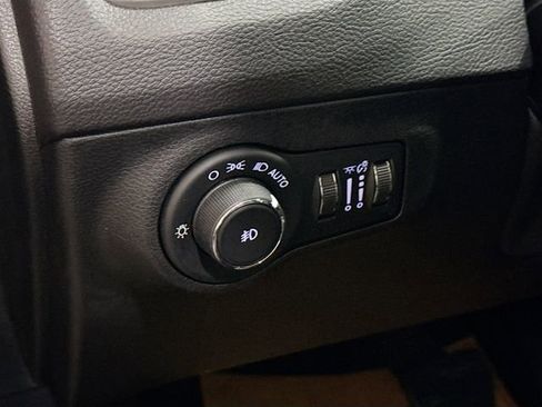 Used 2018 Jeep Compass Latitude w/ Popular Equipment Group image 11